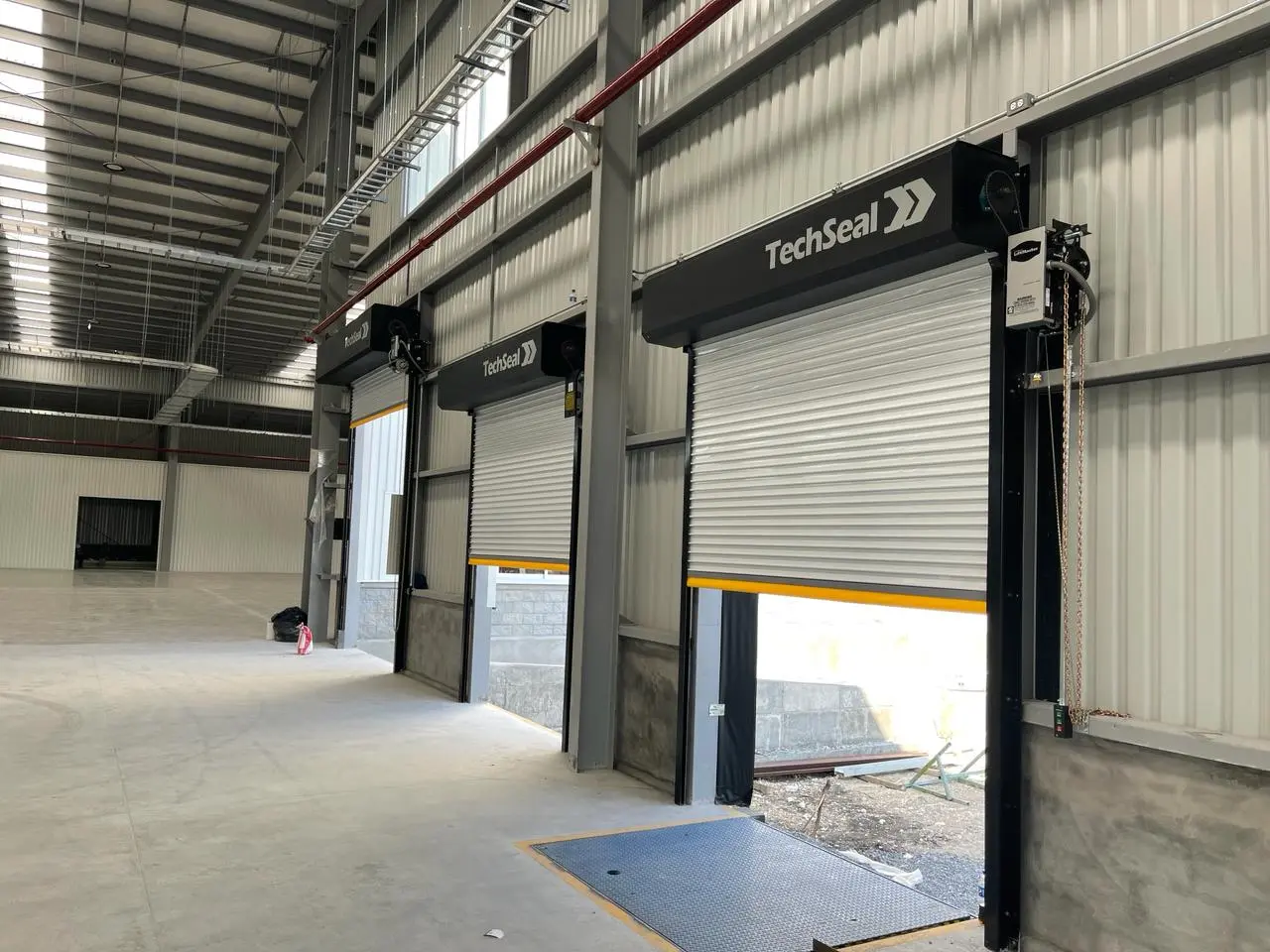 Cortinas metálicas enrollables de acero para seguridad industrial